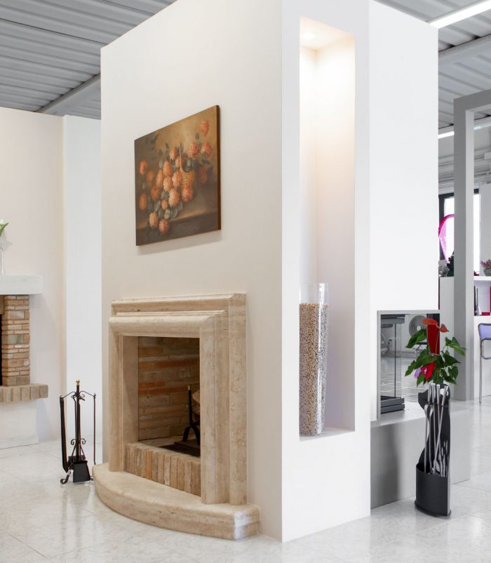 Tiglio caminetto cornice in pietra su misura arredamento moderno Caminetti Carfagna - Fuoco & Design Trevi Umbria