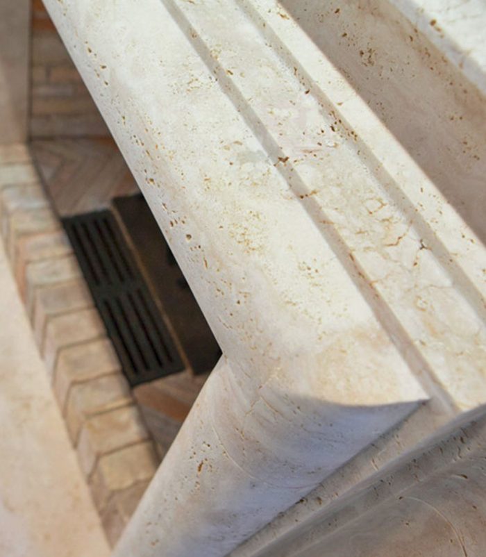 Tiglio camino cornice in marmo travertino fatto a mano su misura Caminetti Carfagna - Fuoco & Design Trevi Umbria