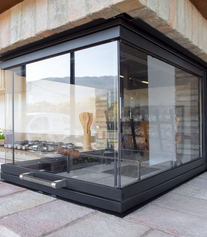 Mandorlo caminetto rustico a legna per piano cucina panoramico a 3 vetri Caminetti Carfagna - Fuoco & Design Trevi Umbria
