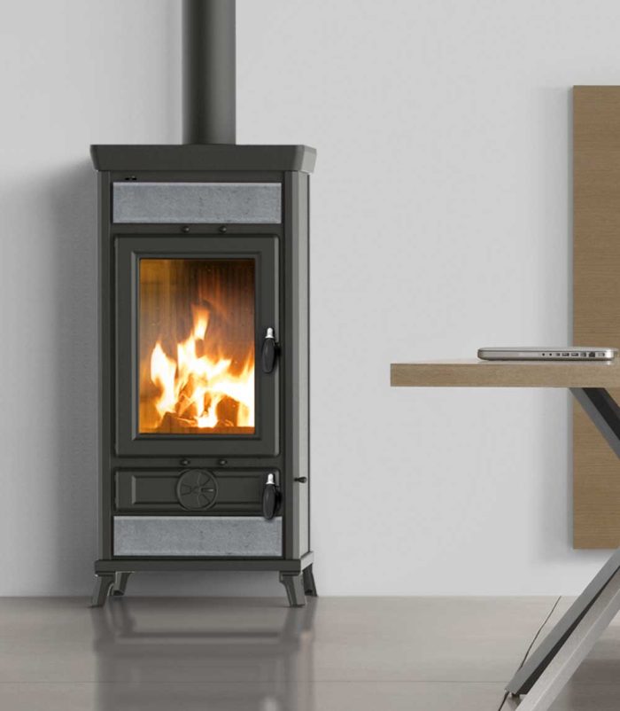 Vittoria Evo Stone stufa a legna ad aria Thermorossi. Fuoco & Design