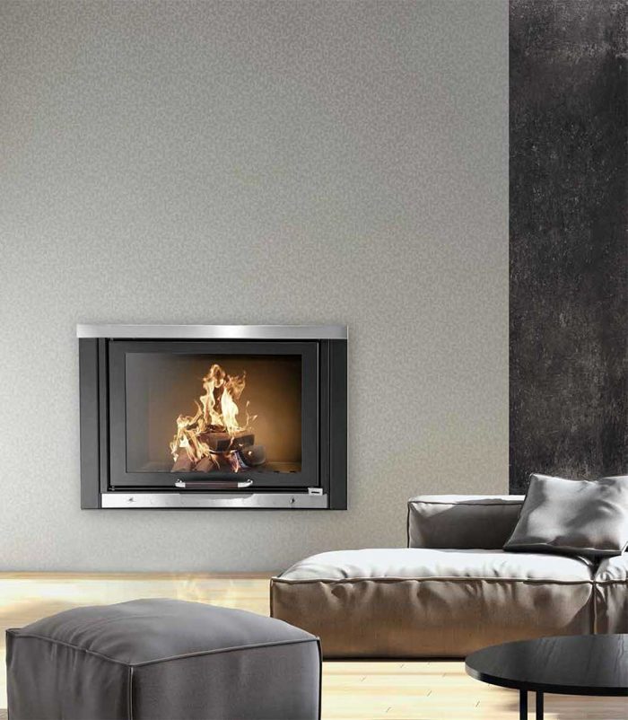 Termocamino TKR 35 a legna Klover per riscaldamento e acqua calda con un ridotto consumo di legna. Fuoco & Design Trevi